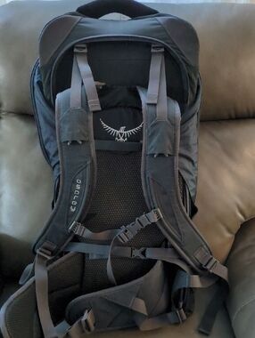 OSPREY Black Hiking Backpack with Padded Straps